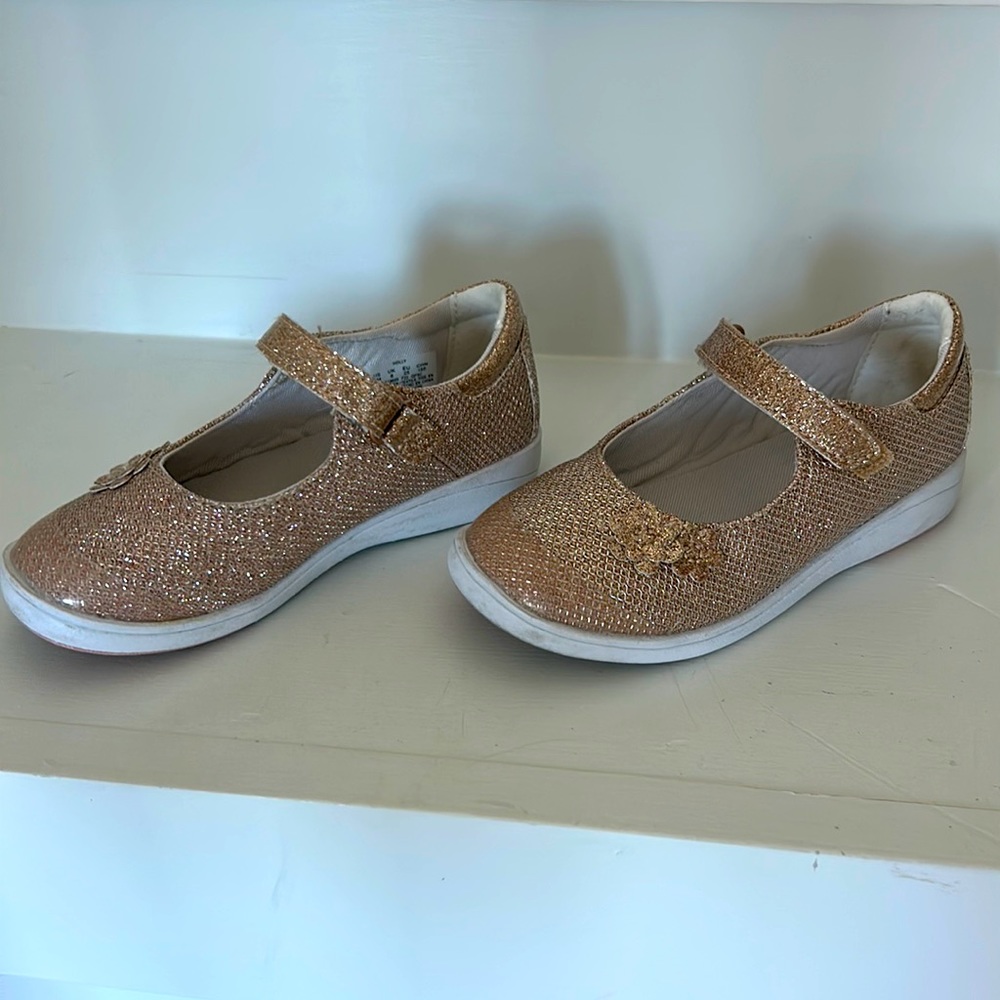 Like New Girls Dress Shoes / Rose Gold